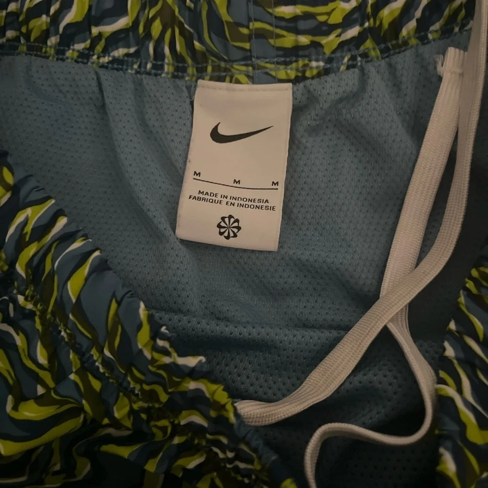Nike shorts dynamic